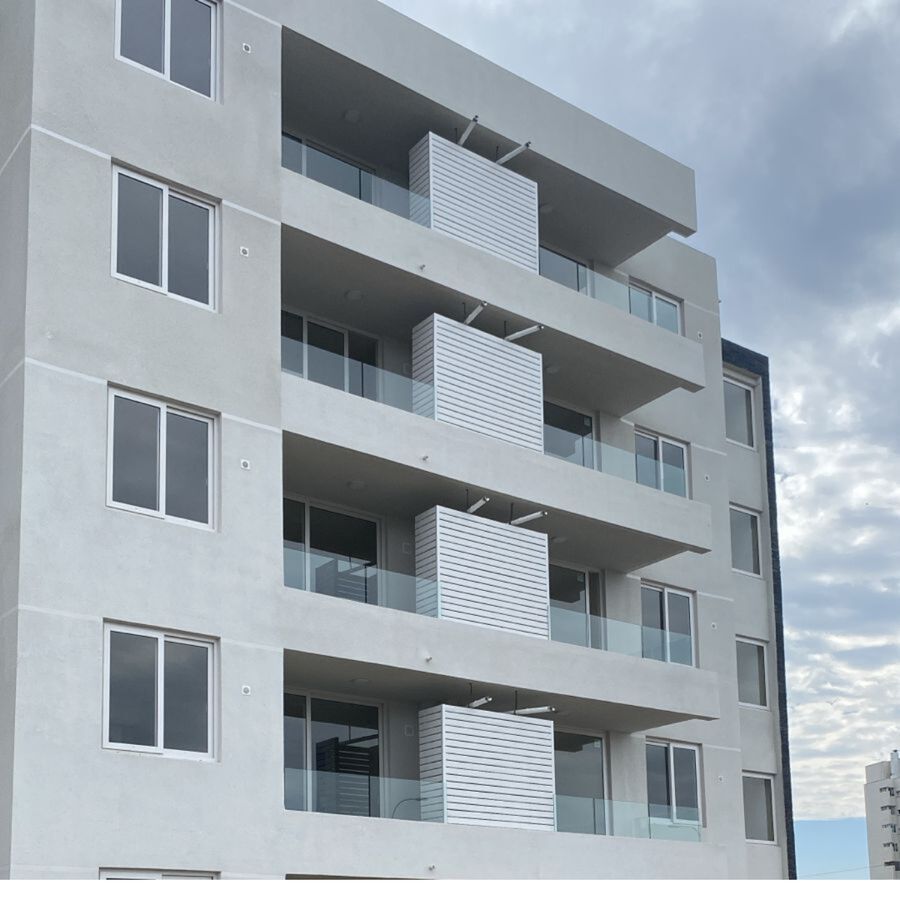 Quiebravista C Stripe PVC 77x22mm Blanco 6mts image number null