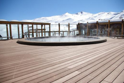 Revestimiento Deck TimberTech DVP Twin Finish Terraza Hotel Valle Nevado