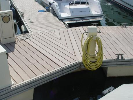 Revestimiento Piso Deck TimberTech Reliaboard Café DVP en Proyecto Muelle