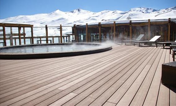 Revestimiento Deck TimberTech DVP Twin Finish Terraza Hotel Valle Nevado