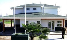 Proyecto Revestimiento Siding DVP Blanco y Verde en Cuartel Carabineros