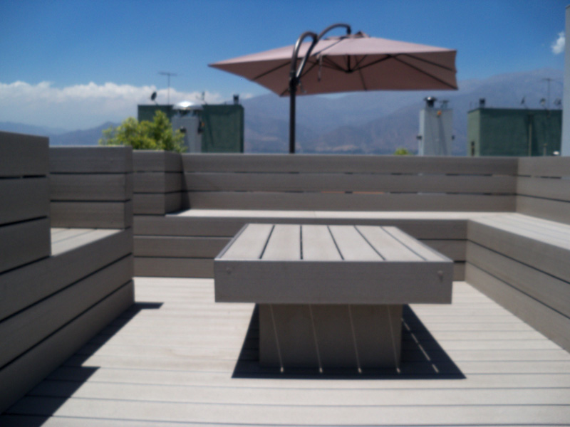 Revestimiento Deck TimberTech Piso DVP Color Gris en Lounge Terraza 