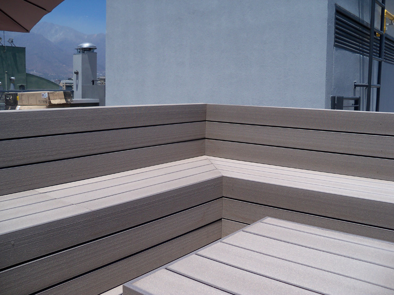 Revestimiento Deck TimberTech Piso DVP Color Gris en Lounge Terraza 